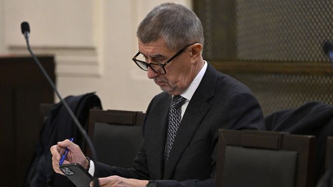 Obžalovaný bývalý premiér Andrej Babiš u Městského soudu v Praze, kde pokračovalo hlavní líčení v případu kolem dotace na stavbu areálu Čapí hnízdo.