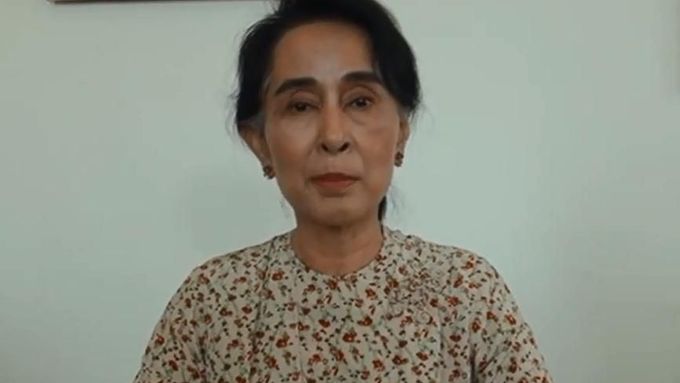 Vzkaz Aun Schan Su Ťij občanům České republiky (vzkaz je v angličtině, kliknutím na ikonu vpravo dole lze zobrazit české titulky).