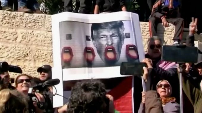 Palestinci protestují proti rozhodnutí Donalda Trumpa uznat Jeruzalém za hlavní město Izraele