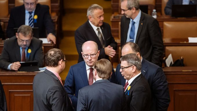 Čeští politici ve sněmovně