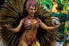 V Riu de Janeiru začal karneval: Přehlídka božských těl a nádherných kostýmů