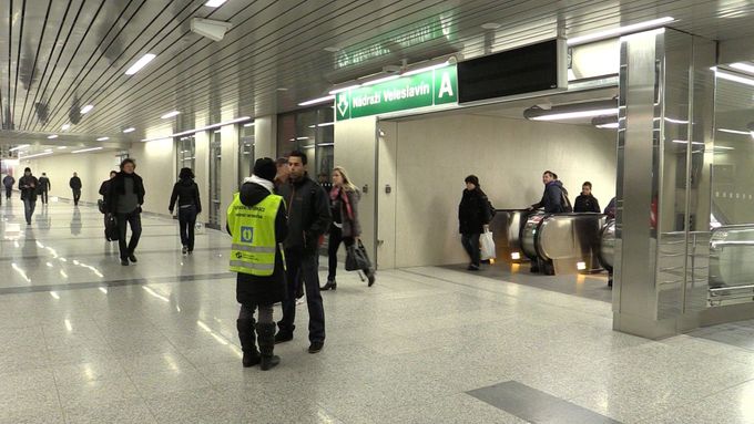 Stanice metra A Nádraží Veleslavín.