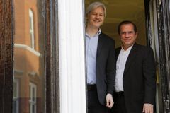 Jednání nic nepřineslo, Assange zůstane na ambasádě