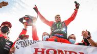 Motocyklista Kevin Benavides slaví vítězství v Rallye Dakar 2021