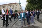 Svatováclavského pochodu se účastnilo několik stovek příznivců Trikolóry...