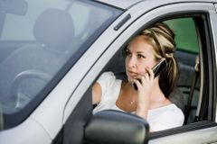 V Rakousku zpřísnili tresty za volání při jízdě. Pokuta může být až přes padesát tisíc korun
