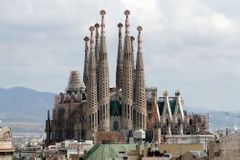 Katalánci dostaví Gaudího katedrálu. Bude nejvyšší