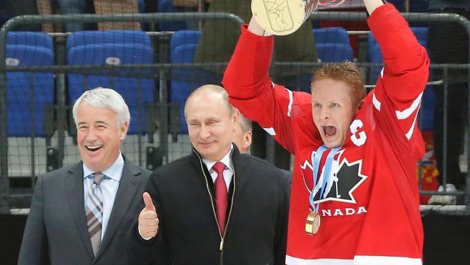 Prohlédněte si fotografie z finále světového šampionátu v Moskvě, v němž hokejisté Kanady porazili tým Finska 2:0.