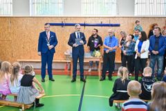 Premiér Petr Fiala (ODS) na zahájení školního roku v Ostrově na Karlovarsku.