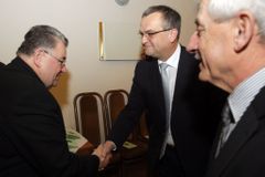 Kalouska naštval poslanec ČSSD, tak s Dukou vymysleli předčítání jmen vězněných kněží