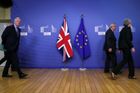 Brusel se chystá na divoký brexit. Europarlament potvrdil bezvízové cesty pro Brity