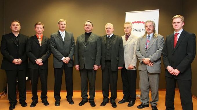 Zástupci nejúspěšnějších firem z jednotlivých krajů České republiky, kteří si přišli pro cenu za nejvyšší umístění v žebříčku svého kraje.
