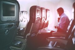 Muž masturboval v letadle vedle spící ženy. Brečela jsem a bála se, stěžuje si cestující
