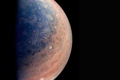 Vědci objevili deset nových měsíců Jupiteru. Jeden z nich naráží do ostatních a rozbíjí je
