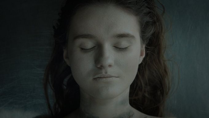 Film Stvůry česká kina uvádějí od 23. října 2025.