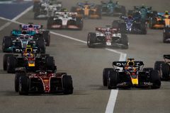 Ferrari si v Bahrajnu dojelo pro double, vyhrál Leclerc
