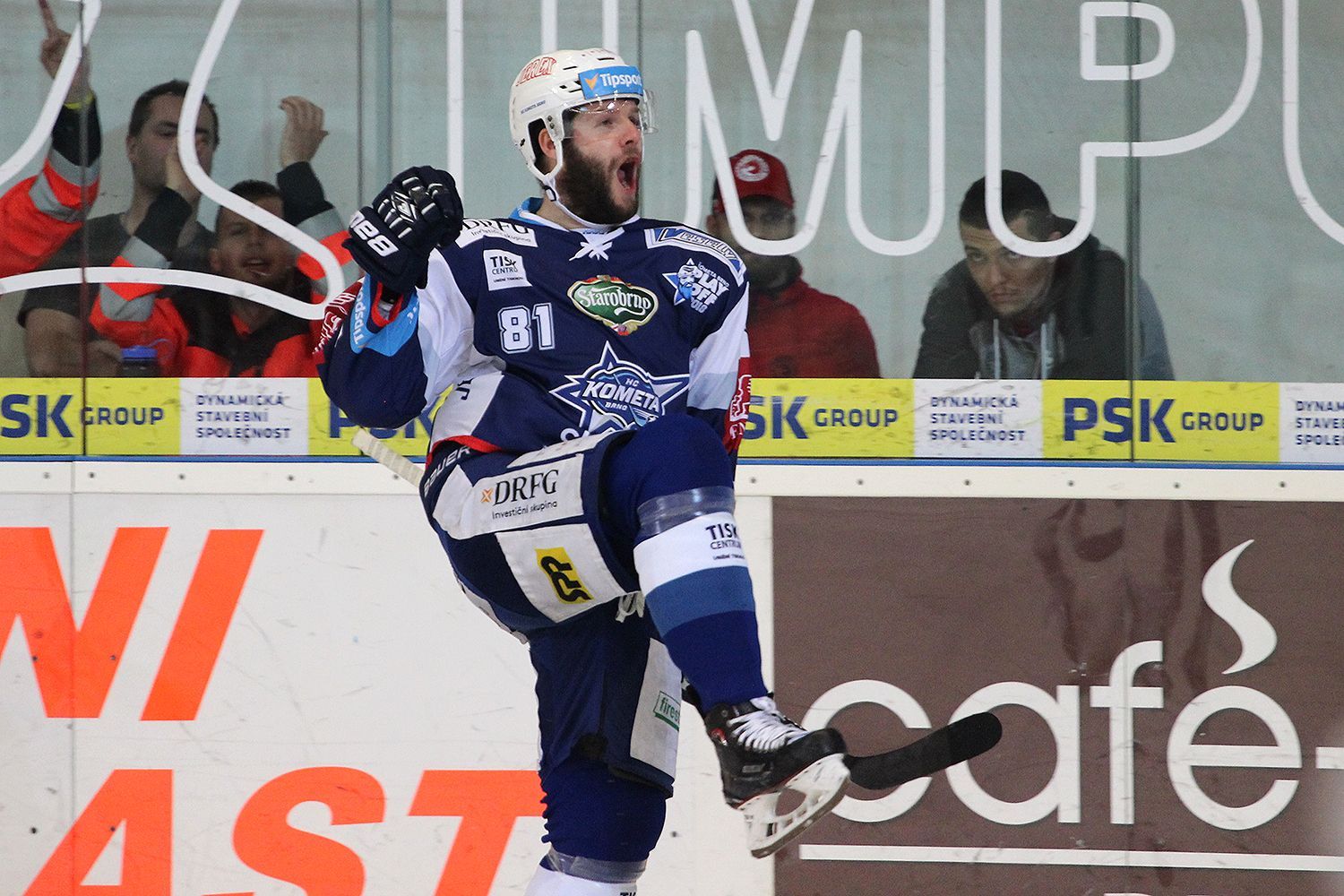Tomáš Vincour slaví vítězný gól ve třetím finále extraligy 2018