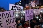 "Rošáda nemůže vrátit důvěru občanů." Za předčasné volby na Slovensku se demonstrovalo i v Česku