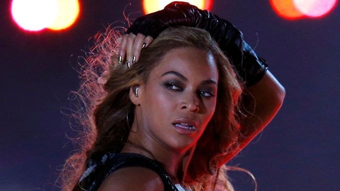 Hlavní hvězdou přestávkového programu byla v New Orleans americká zpěvačka Beyoncé. Ale na co se dívat bylo i na hřišti během finále profesionální ligy NFL.