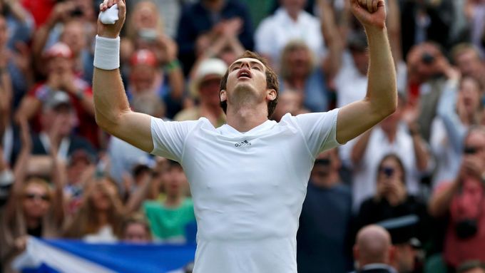 Andy Murray si po roce znovu zahraje finále Wimbledonu. Británie čeká na výhru dlouhých 77 let.