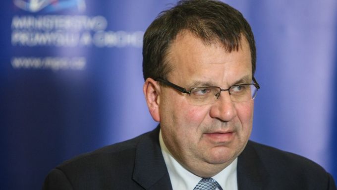 Ministr průmyslu a obchodu Jan Mládek tvrdí, že smlouva rozšíří možnosti obchodování pro české průmyslové výrobce.