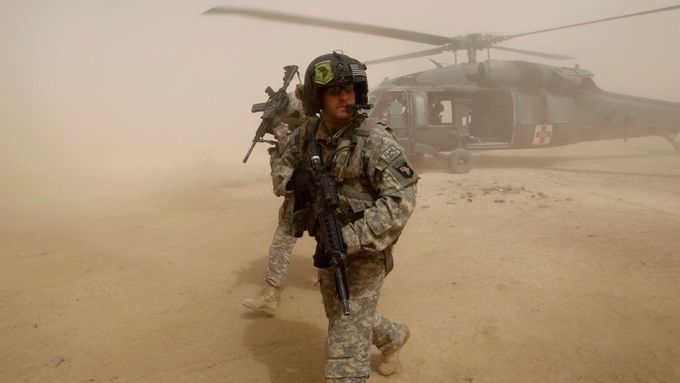 Válka v Afghánistánu si vyžádala desetitisíce mrtvých. Američané vědí, že vojensky Tálibán neporazí