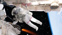 Astronaut - vesmírná loď - vesmír
