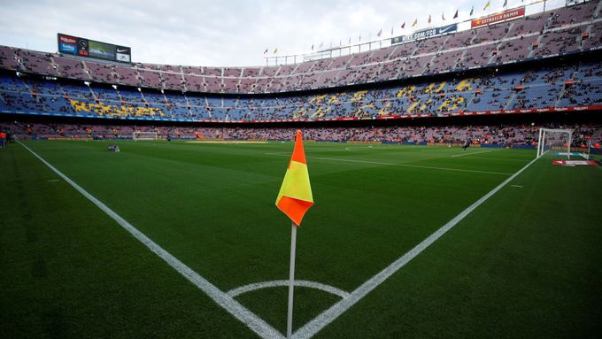 Slavný stadion Barcelony Camp Nou by měl dostat nové jméno.