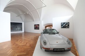 Auta na obrazech tvůrce Feratu. Znáte slavné automobilové malby Theodora Pištěka?