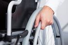 Zrušte nižší minimální mzdu pro invalidy, žádá ombudsmanka Ústavní soud