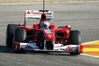 Fernando Alonso testuje Ferrari na okruhu ve Valencii