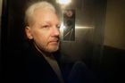 USA rozšířily obvinění vůči zakladateli WikiLeaks Assangeovi, viní ho i ze spiknutí