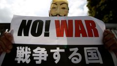 protest tokio armáda demonstrant