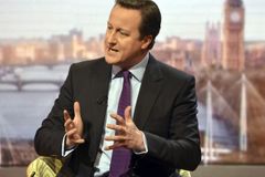 Cameron proti další integraci eurozóny, hrozí vetem