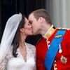 První veřejný novomanželský polibek Williama a Kate
