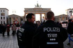 Policie v Berlíně zasahovala proti islamistům. Podezírá je, že chystali teroristický útok