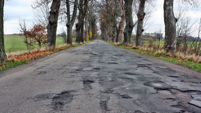 Česko není jediným evropským státem, kde si řidiči stěžují na kvalitu povrchu.