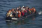 Libyjci výstražně pálili na loď španělské organizace, která zachraňovala běžence z moře