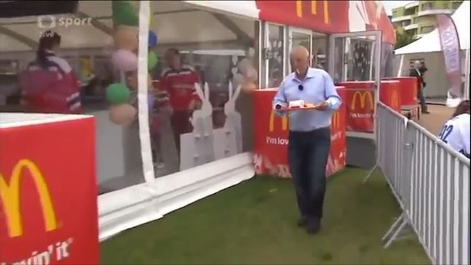 Neskrytá reklama na McDonald's v České televizi