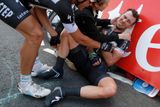 Hned v úvodní etapě skončil Mark Cavendish, který si při těžkém pádu ve spurtu vyhodil rameno a poškodil vazy.
