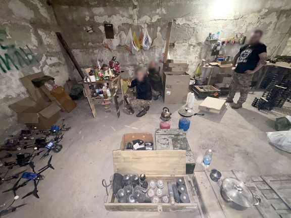 "Ve sklepě je hotové království dronů a munice."