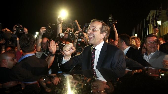 Antonis Samaras, lídr Nové demokracie, slaví volební úspěch. Oproti předchozím volbám si výrazně polepšil.