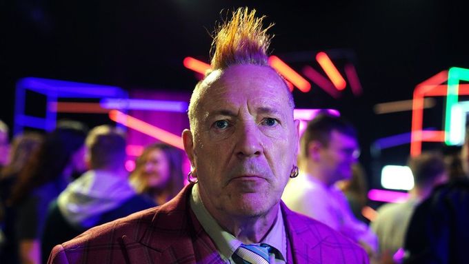 John Lydon alias Johnny Rotten založil Public Image Ltd po rozpadu buřičských Sex Pistols.