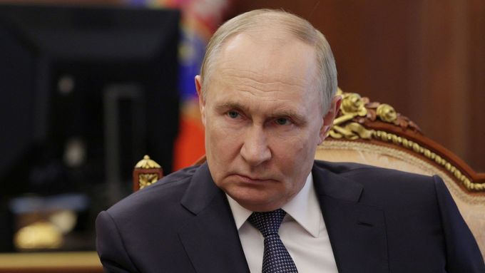 The Telegraph upozorňuje, že Putin, který je u moci už 25 let, má důvody k obavám.