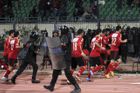 Střety po fotbalovém zápasu v Egyptě stály život desítky lidí