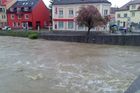 Online: Voda na Moravě přestala stoupat, déšť jde do Čech