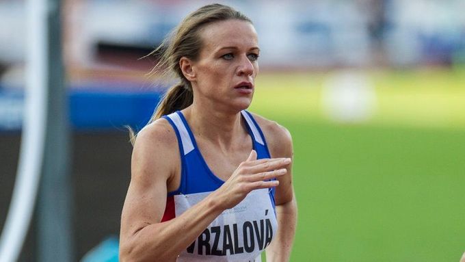 Simona Vrzalová překonala v Ostravě osobní rekord na 1 500 metrů, za limitem pro MS ale těsně zaostala.