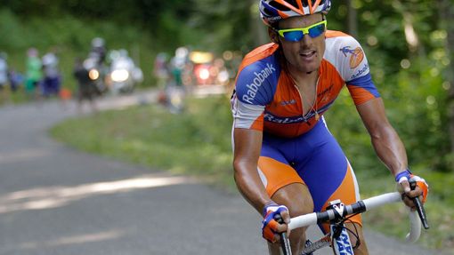 Španělský cyklista Luis Leon Sanchez ze stáje Rabobank jede během desáté etapy Tour de France 2012.