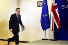 Britský premiér David Cameron míří v Bruselu na tiskovku po dohodě Británie s EU.