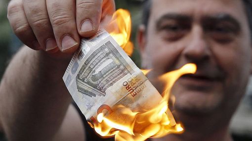 Pálení eur v Aténách